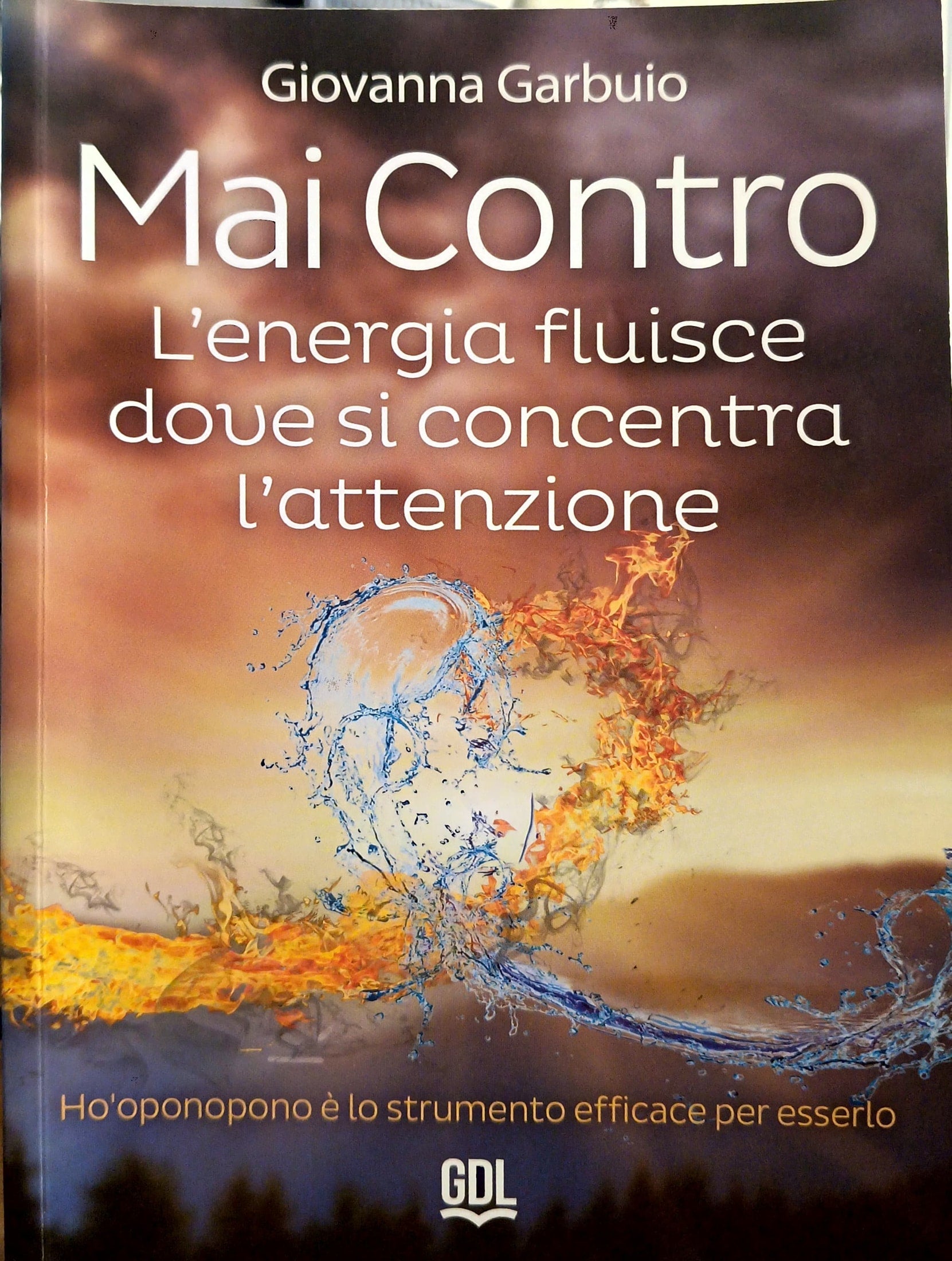 Copertina Mai Contro - Giovanna Garbuio